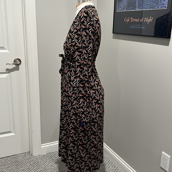 BODEN wrap dress in stylish print. Black/tan/light coral. Like new 8L - Picture 2 of 12